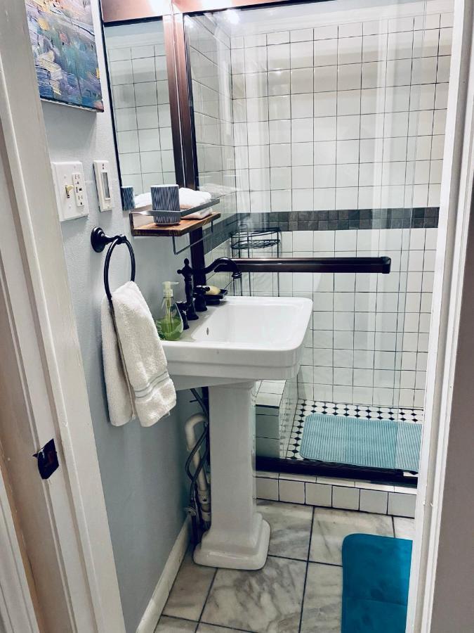 Boho-Chic Travel Pad - Unit 2 Apartment Bloomington Luaran gambar