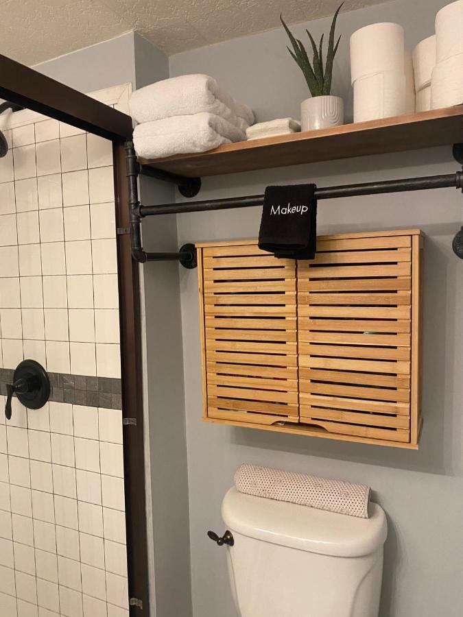 Boho-Chic Travel Pad - Unit 2 Apartment Bloomington Luaran gambar
